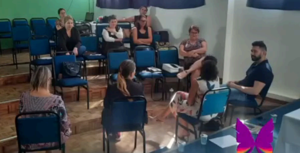 Grupo de Orientação a pais/cuidadores de crianças com TEA