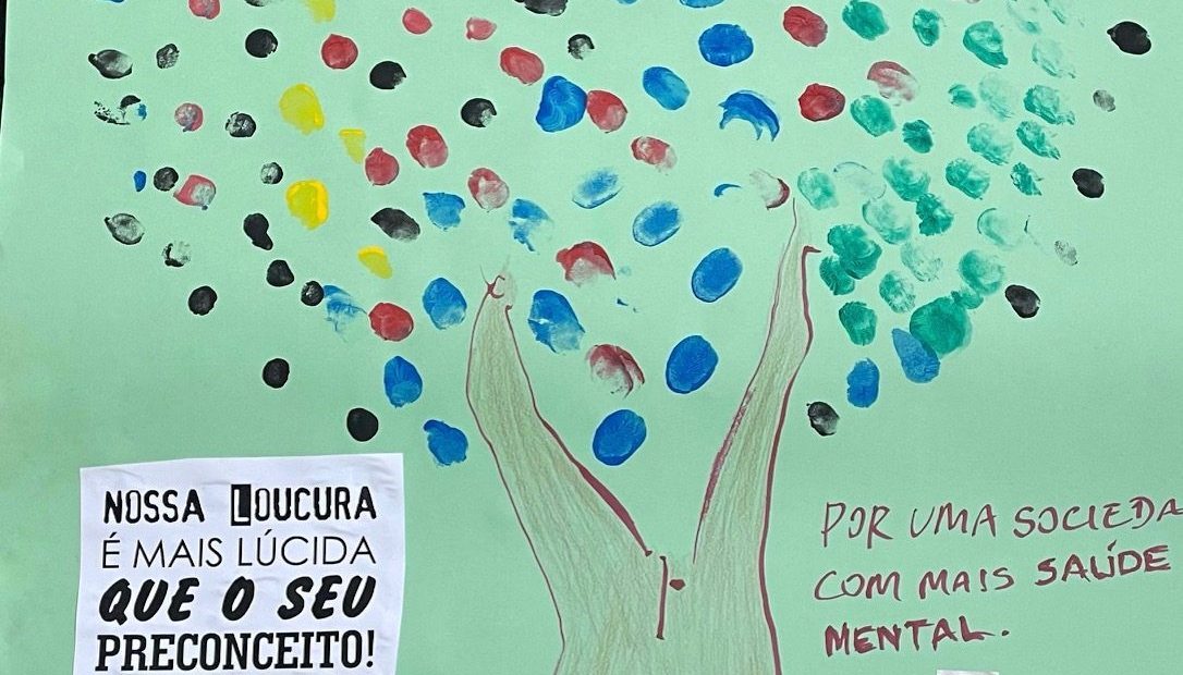 Oficina de cartazes para o dia da Luta Antimanicomial realizada no CAPS AD III